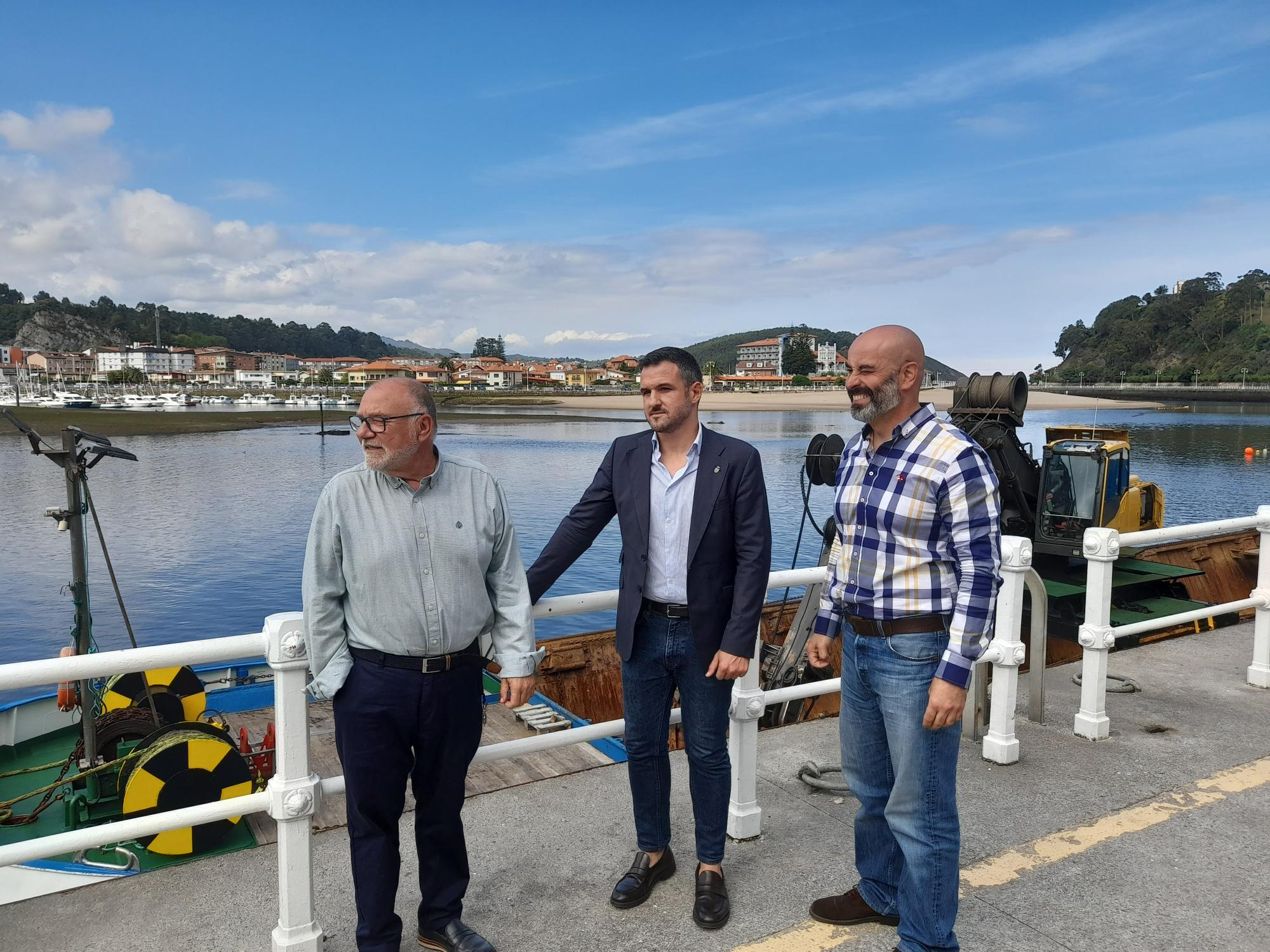 Imagen - Fomento inicia la obra de dragado de la dársena pesquera del puerto de Ribadesella