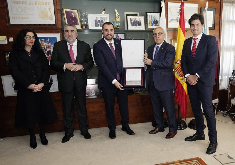 Imagen - El Gobierno de Asturias recibe la más alta distinción que concede el Comité Olímpico Español por su apoyo al deporte
