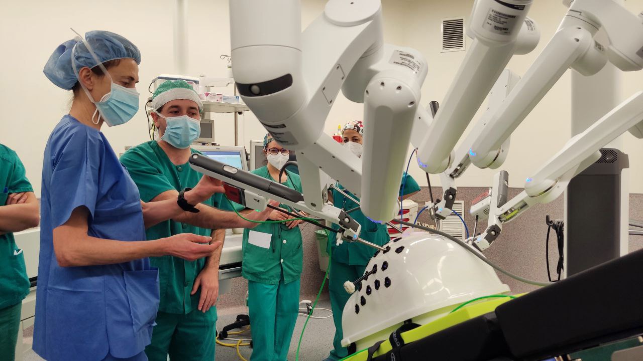 Imagen - El Servicio de Salud realizó 294 intervenciones con cirugía robótica de última generación en el HUCA y Cabueñes en 2023
