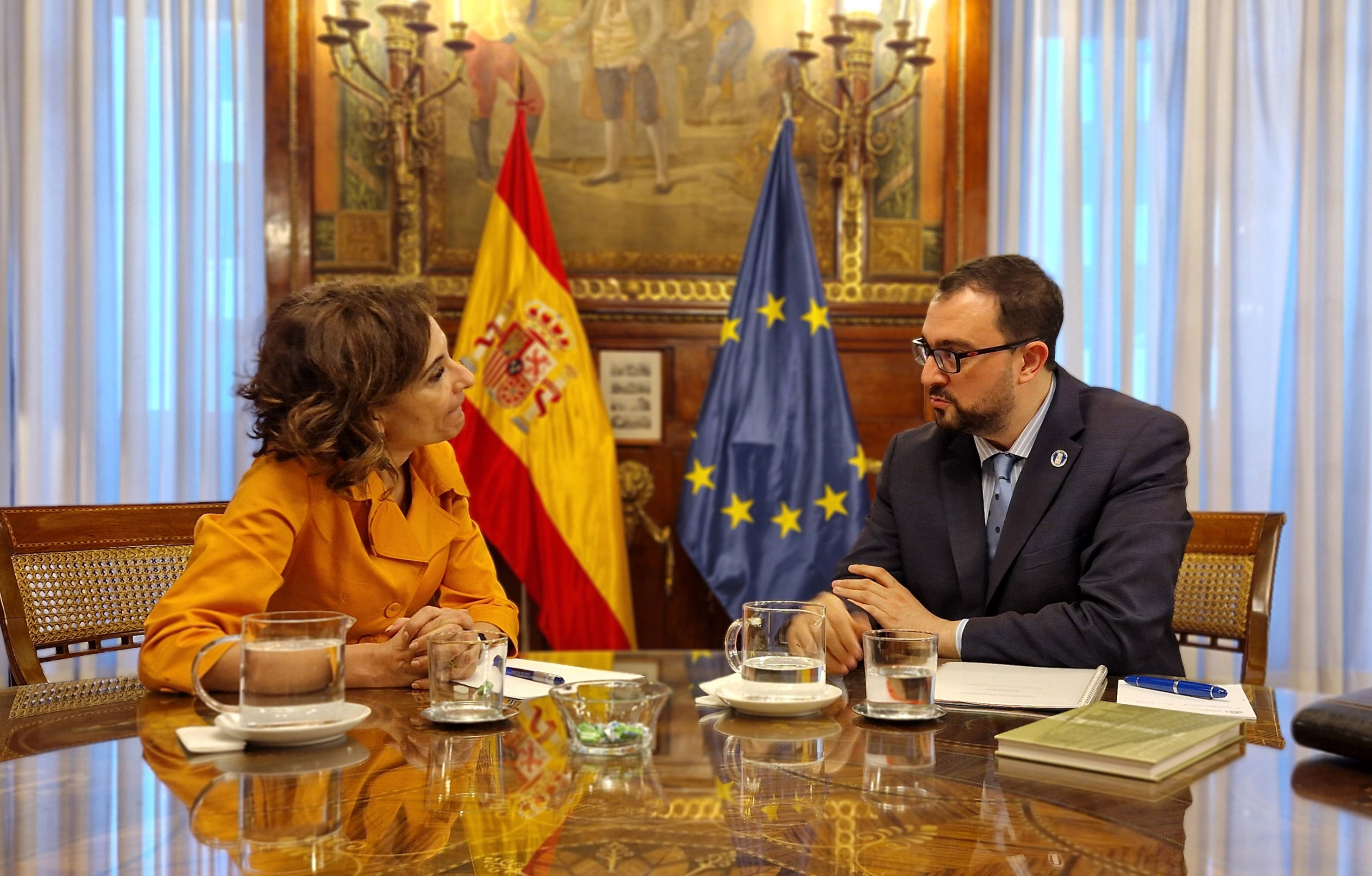 Imagen del artículo El presidente reclama a la vicepresidenta Montero que la quita de deuda beneficie también a Asturias, que ha mantenido un buen equilibro fiscal