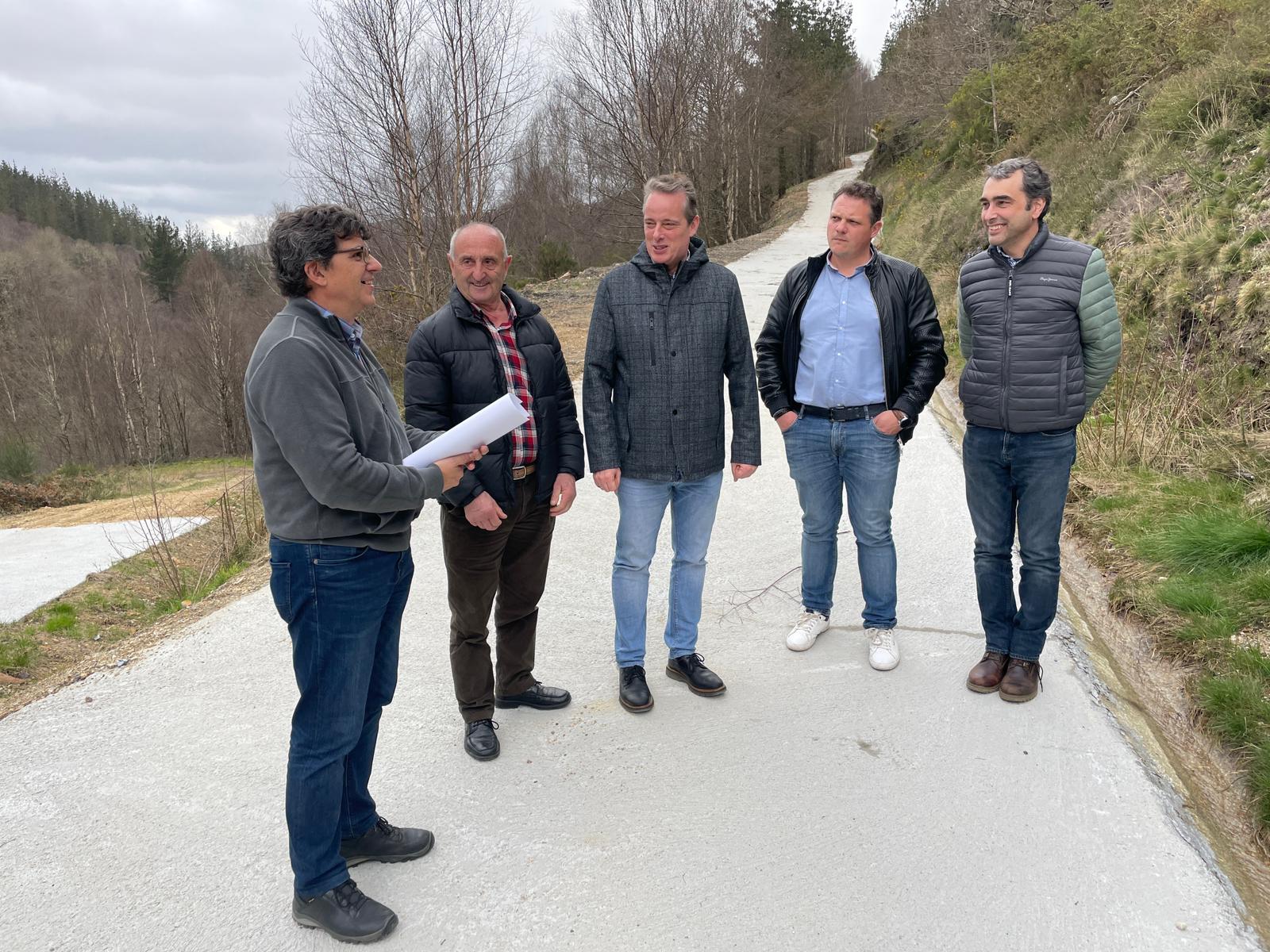 Imagen - Medio Rural invierte 136.000 euros en la reparación de once caminos en Villanueva de Oscos