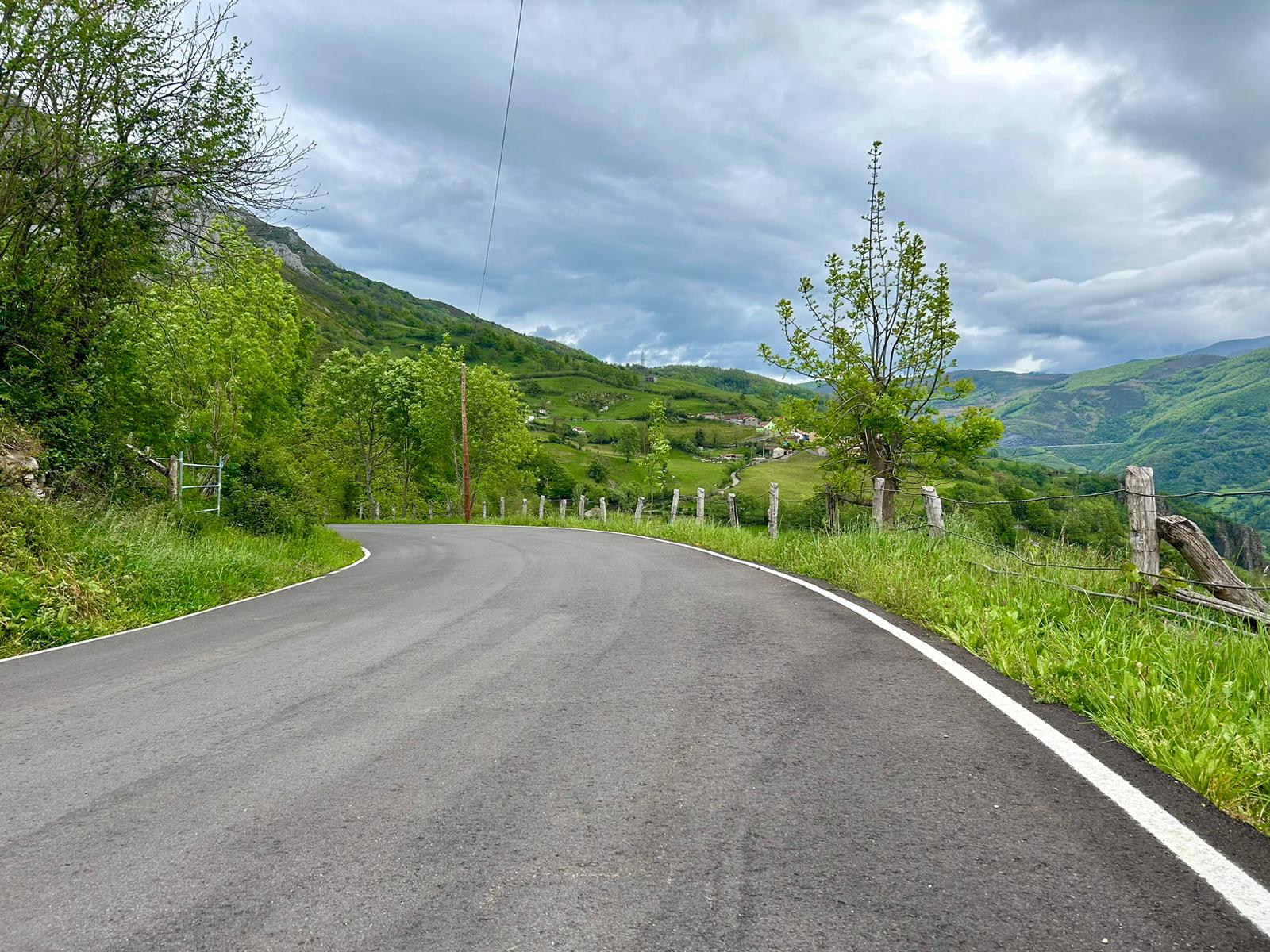Image 1 of article El Principado concluye las obras de mejora de la carretera Campumanes-La Cubilla, en Lena, tras invertir 1,3 millones