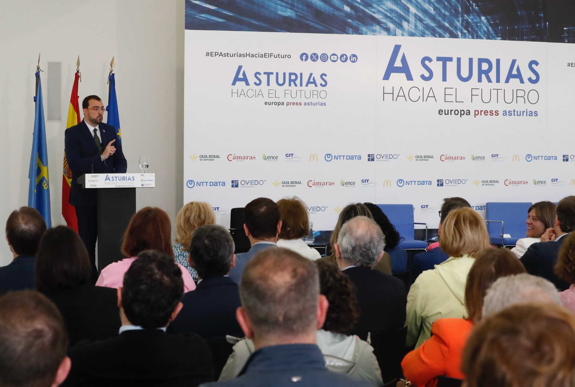 Image 0 of article Adrián Barbón: Asturias avanza, y avanza bien. Hemos perdido el miedo a la transformación