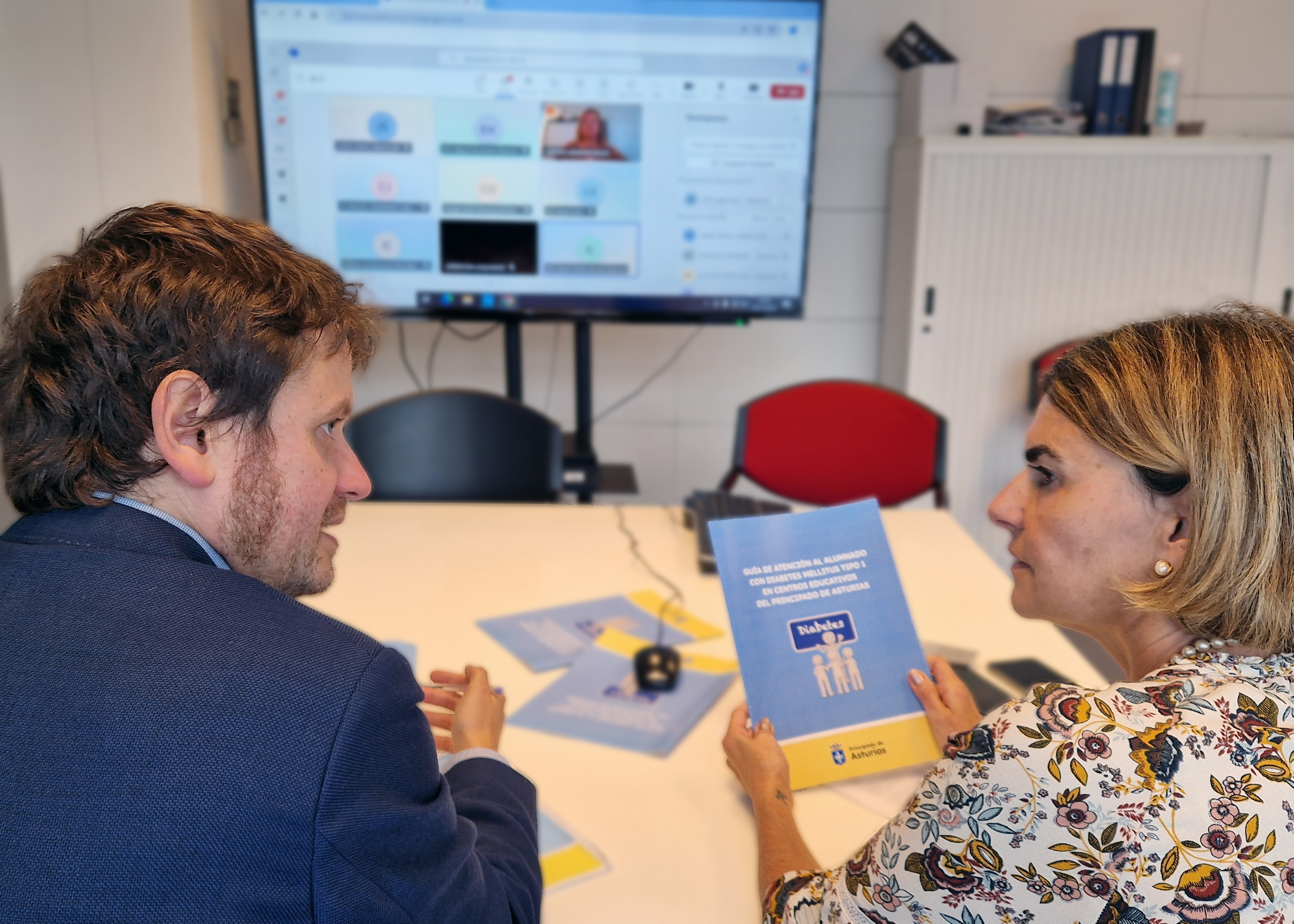 En la imagen, el director general Inclusión Educativa y Ordenación, David Artime, y la directora general de Cuidados y Coordinación Sociosanitaria, Rocío Allande, durante la presentación telemática