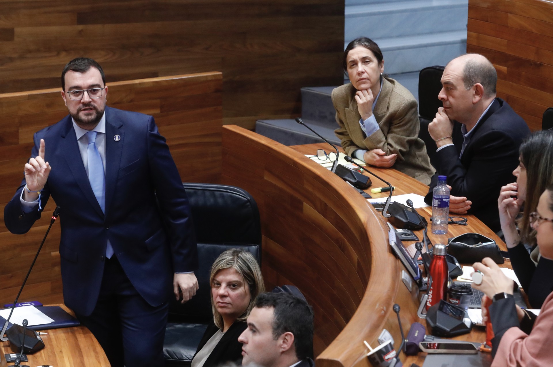 Imagen - El presidente acusa al PP de defender solo “a quienes ganan más de 175.000 euros y a los que tienen más de diez viviendas”