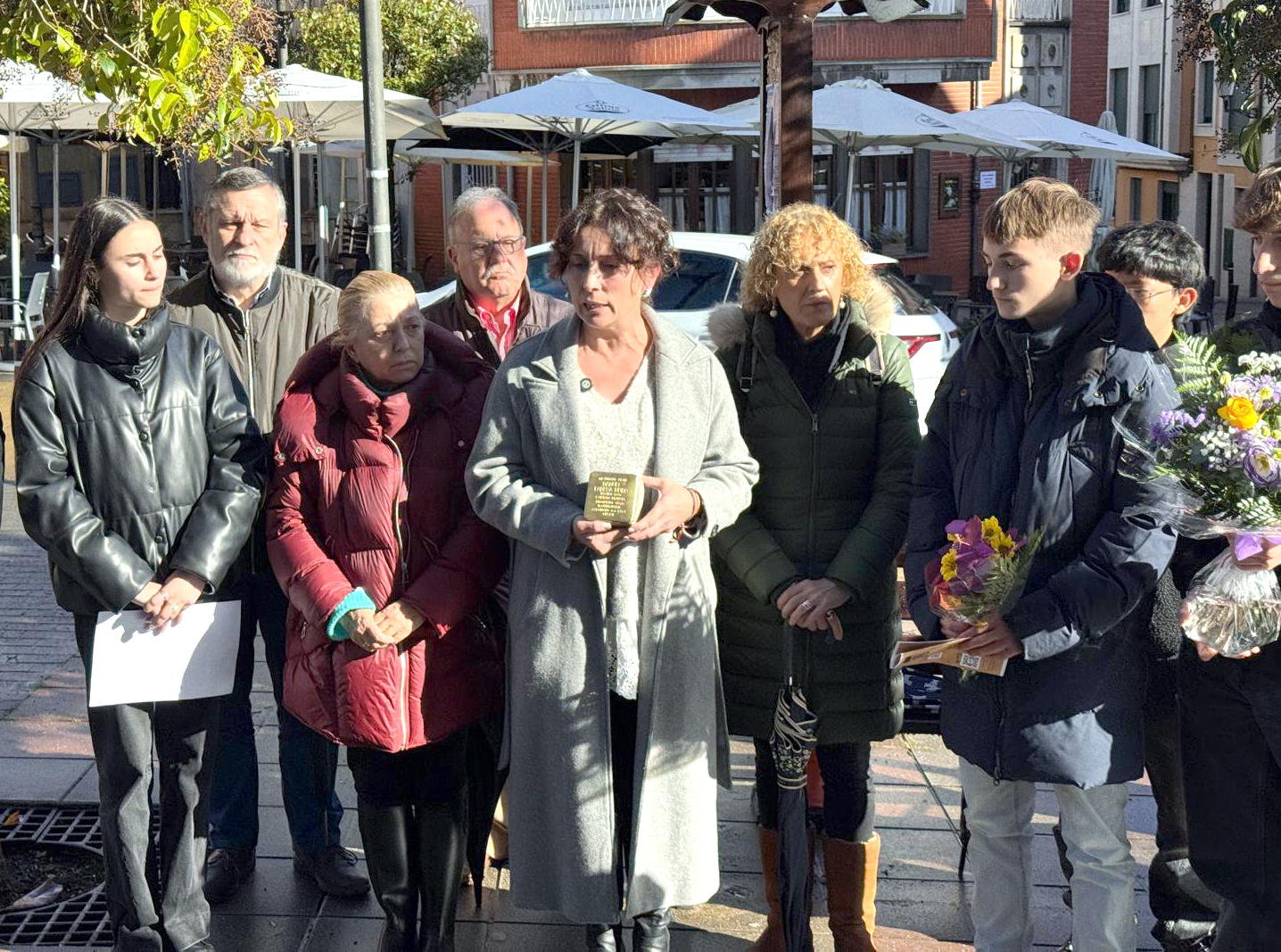 Imagen - El Gobierno de Asturias apela a la juventud como garante de la democracia en la colocación de una nueva piedra de la memoria en Noreña