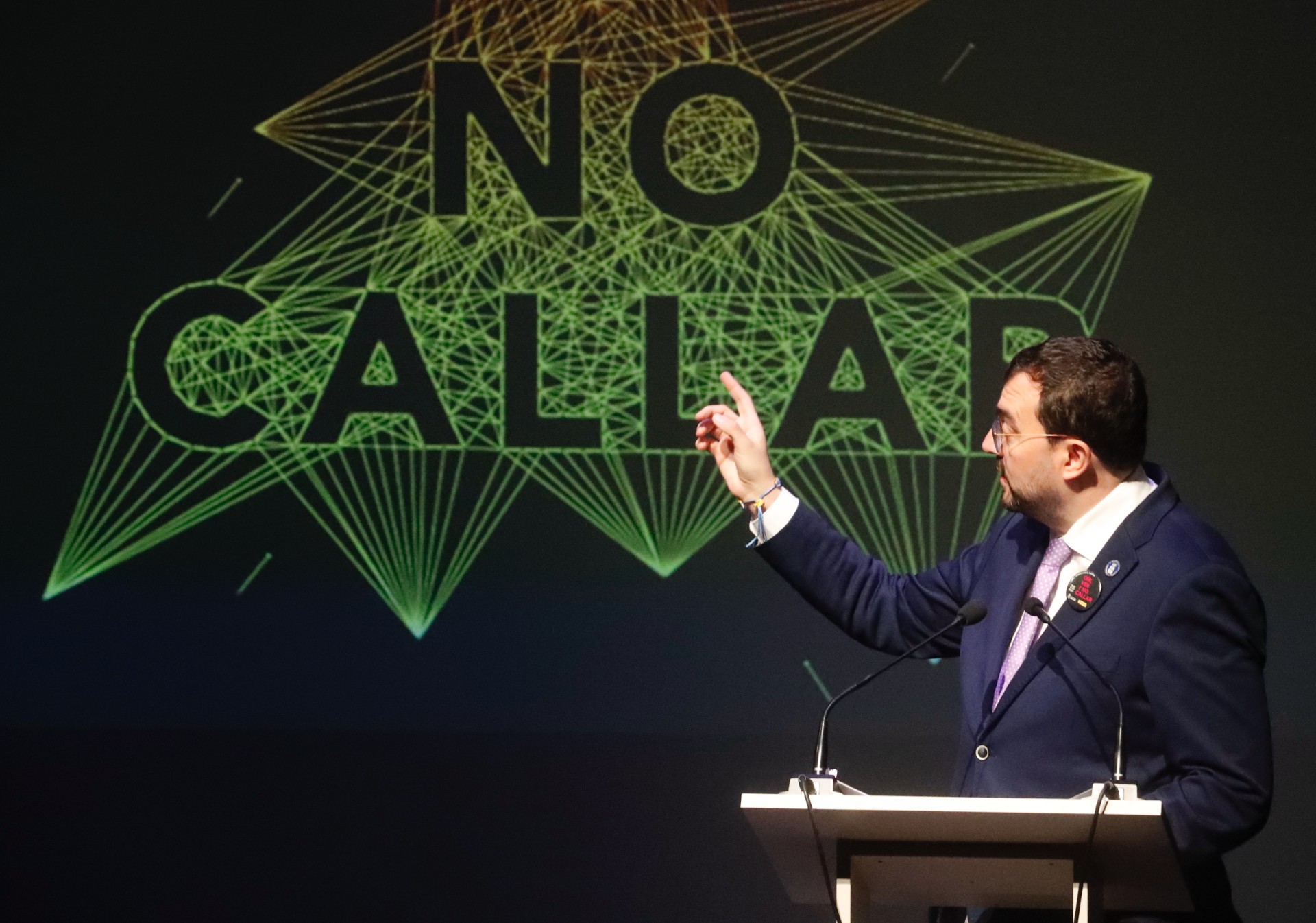 Imagen - Barbón llama a 