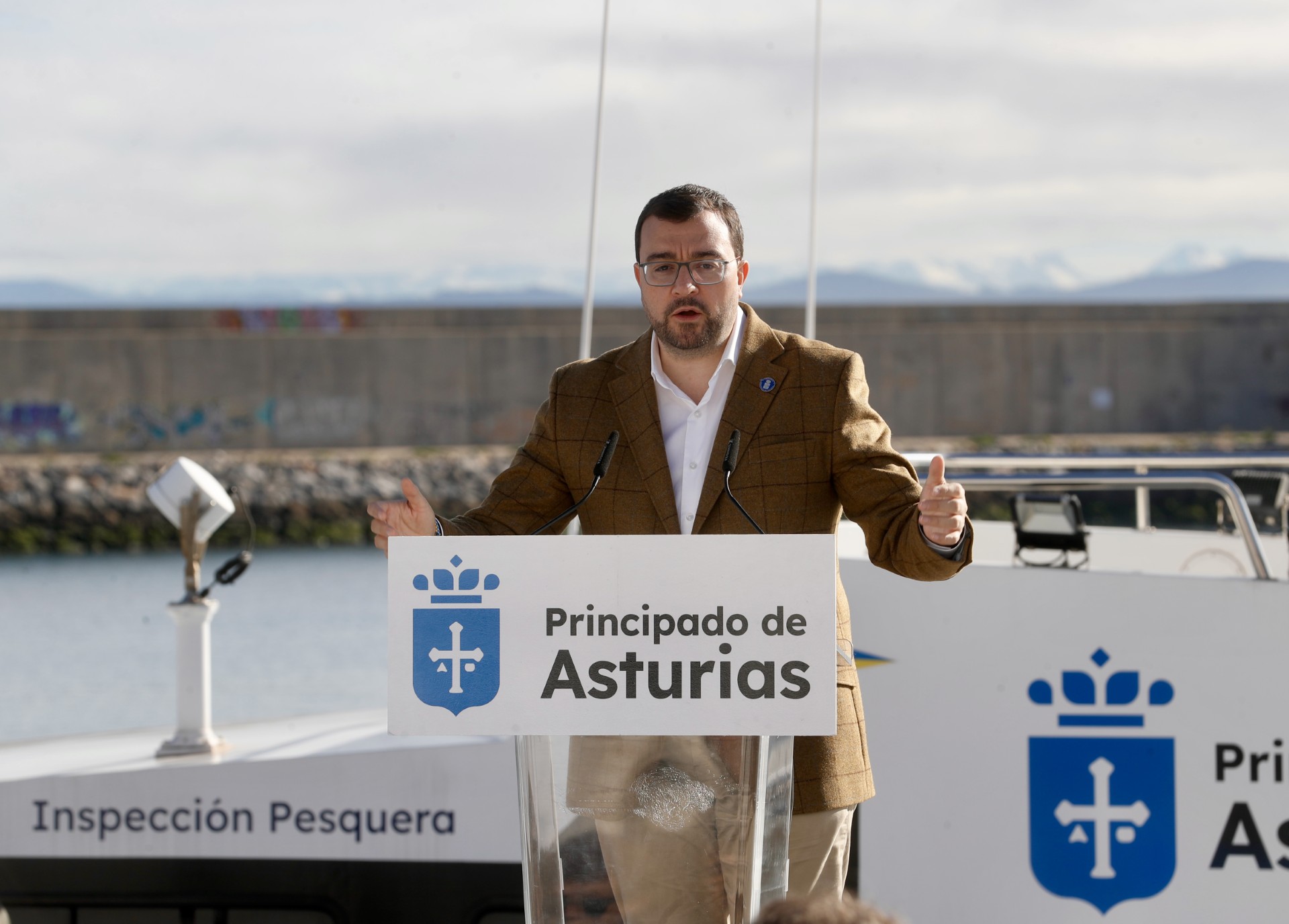Imagen - El presidente inaugura la ampliación del muelle pesquero de Lluanco/Luanco: “Para eso sirve contar con presupuestos en Asturias, para poder afrontar obras como esta”