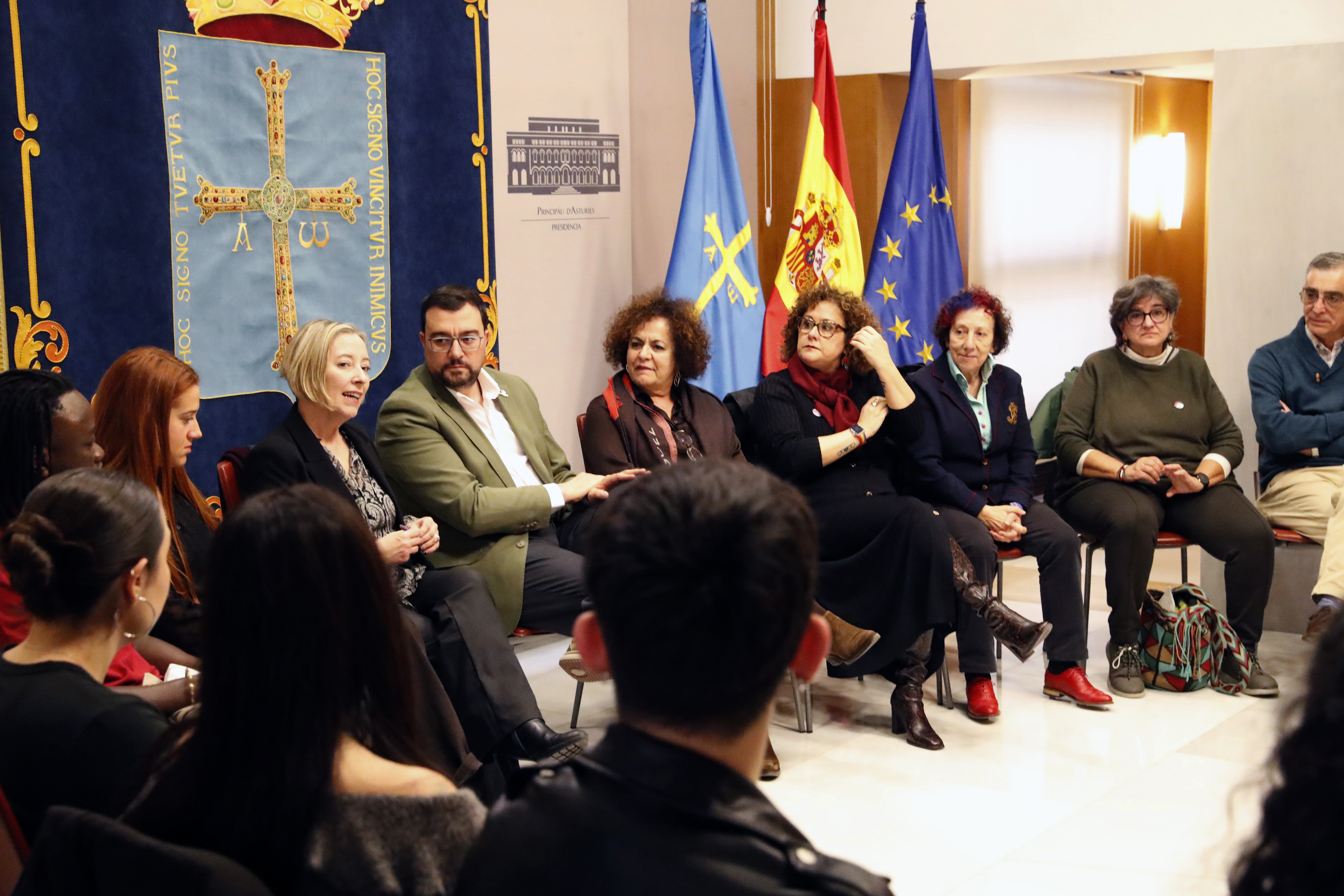 Imagen - El jefe del Ejecutivo recibe a un grupo de participantes en el programa Juventud Asturiana Cooperante