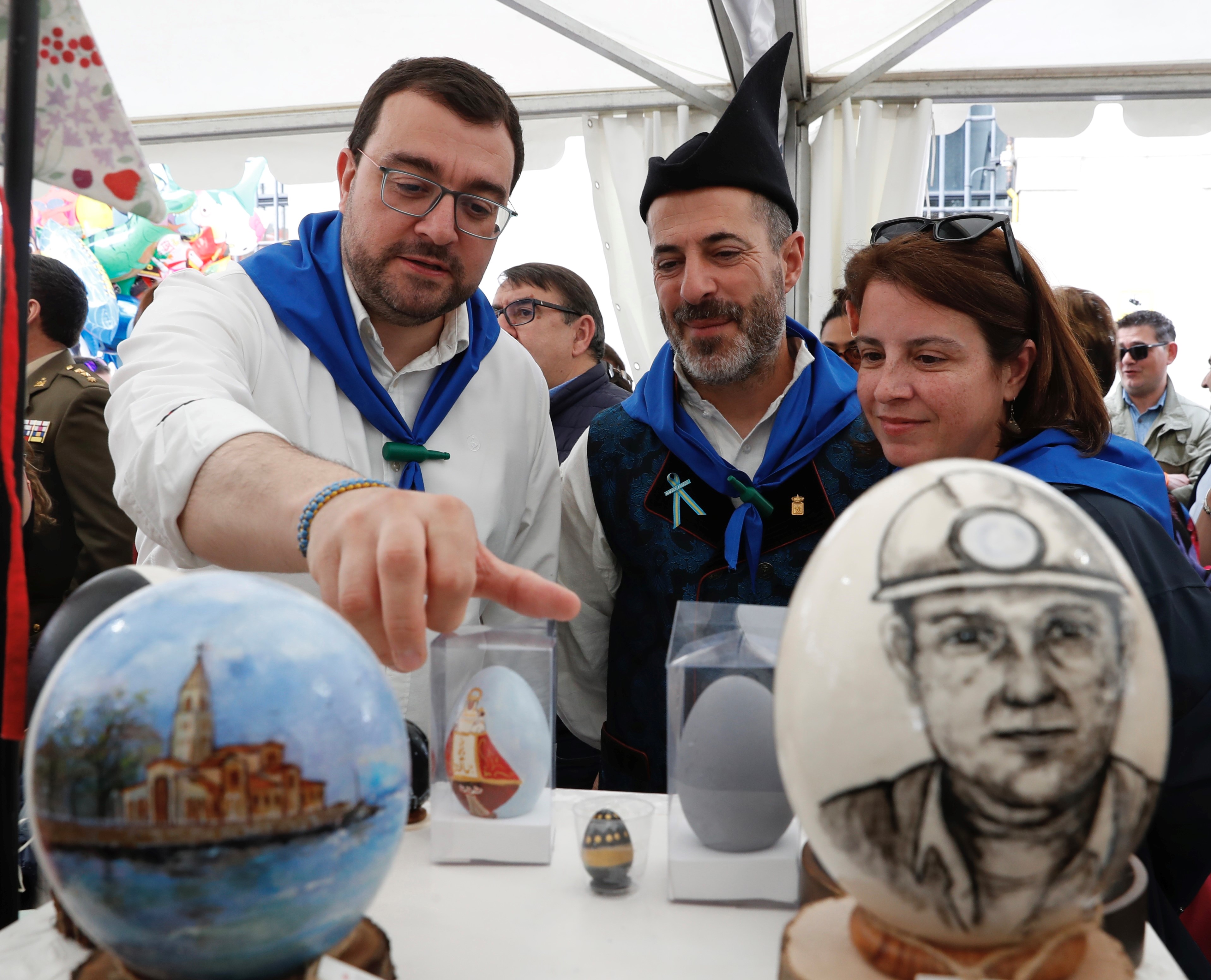 Imagen - Barbón asiste a la fiesta de los Güevos Pintos, “una representación de la identidad de La Pola Siero”