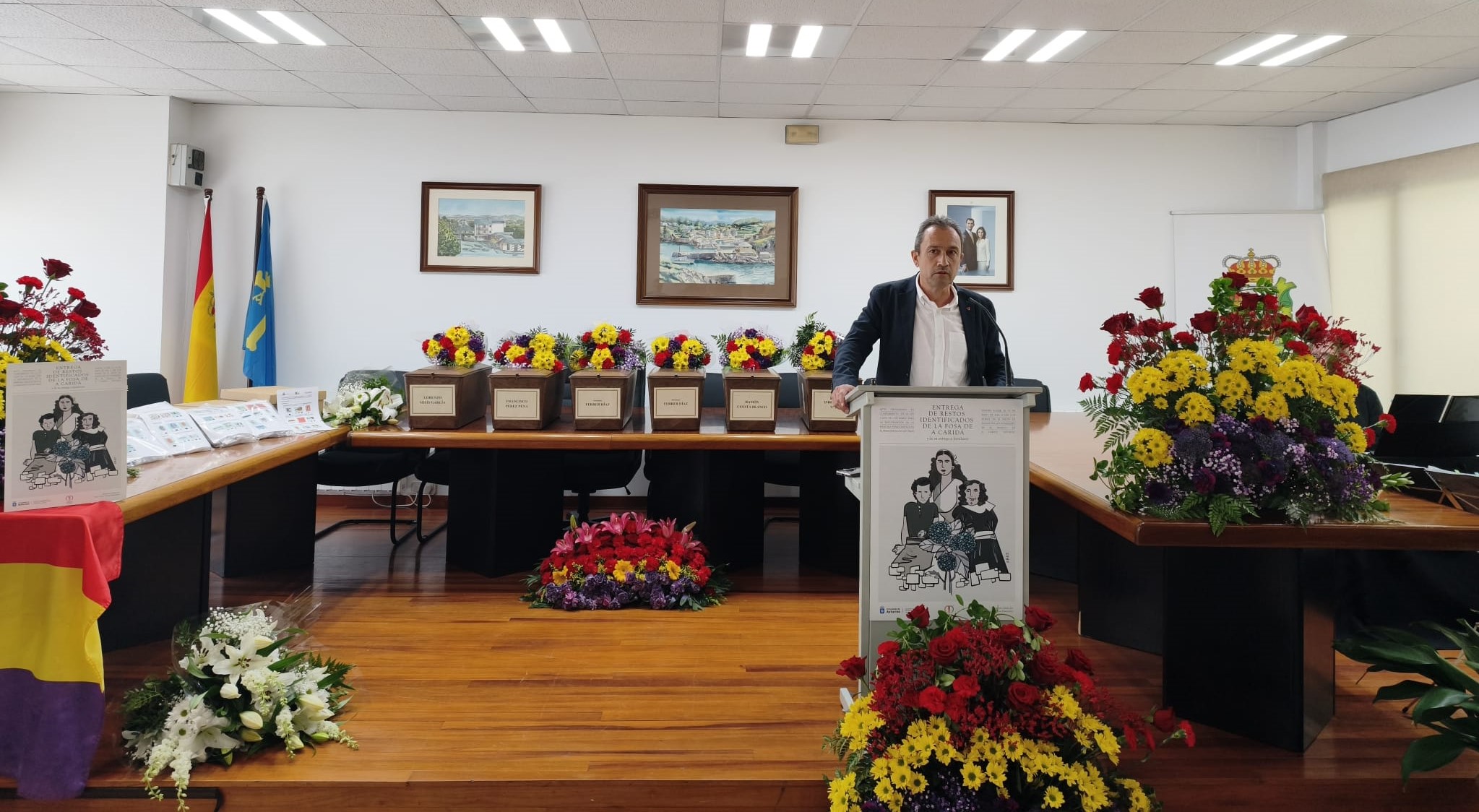 Imagen - Zapico reivindica la memoria democrática en El Franco durante la entrega de los restos de cinco víctimas de la dictadura a sus familias