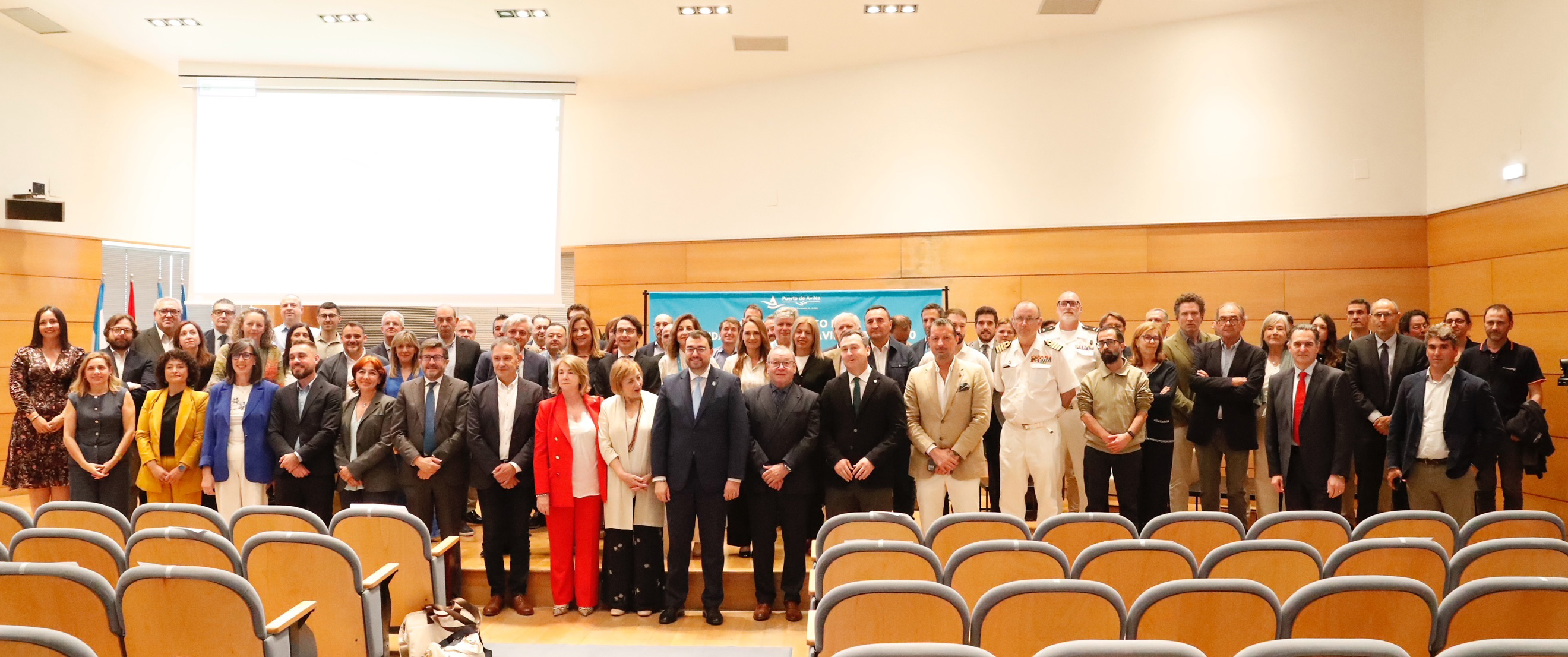 Imagen - El jefe del Ejecutivo destaca la importancia del suelo de baterías para las necesidades de expansión del puerto de Avilés