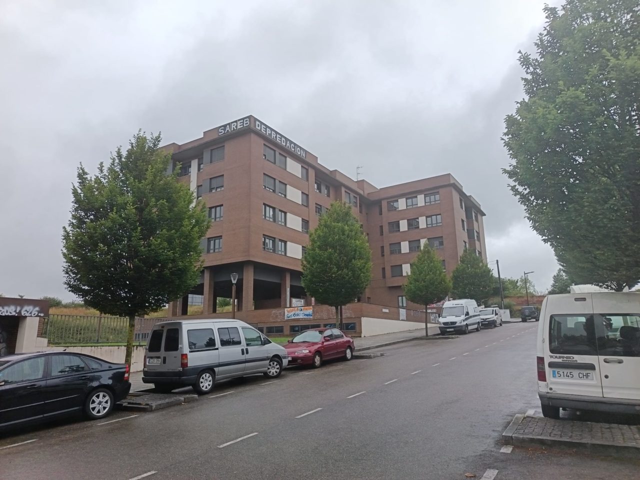 Imagen - Zapico destaca el avance decisivo logrado con la Sareb para resolver este mes el conflicto del edificio de la calle Río Piloña, en Gijón/Xixón
