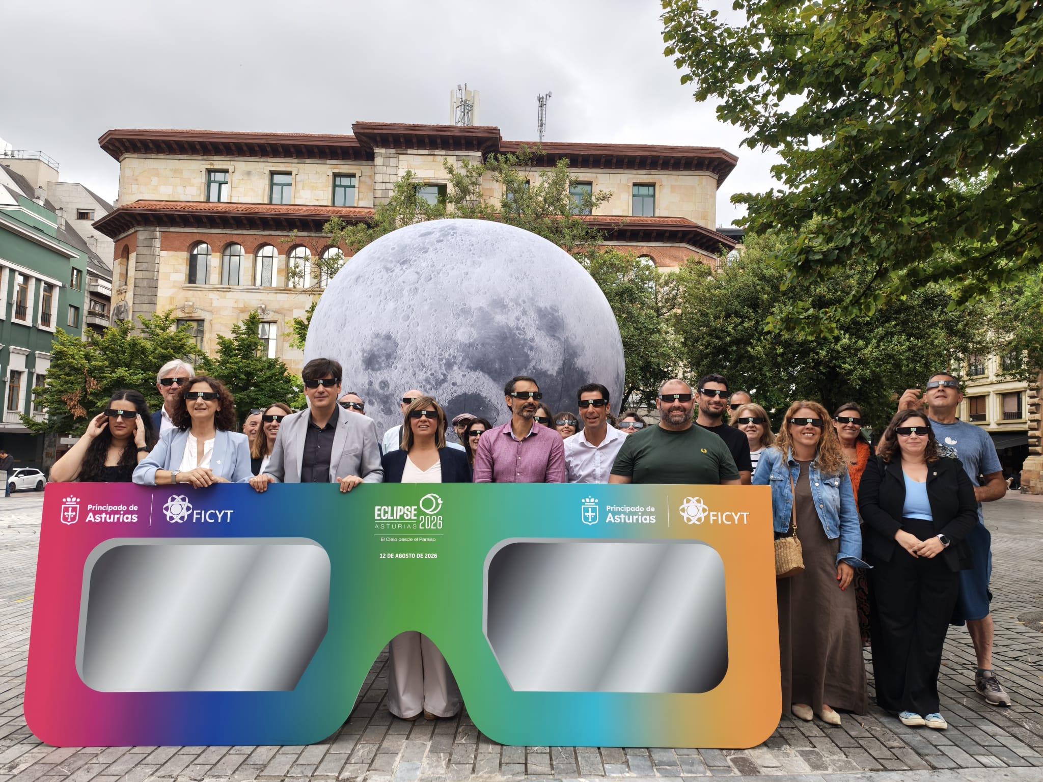 Imagen - El Gobierno de Asturias supera las 50.000 gafas homologadas distribuidas para observar con seguridad el eclipse solar