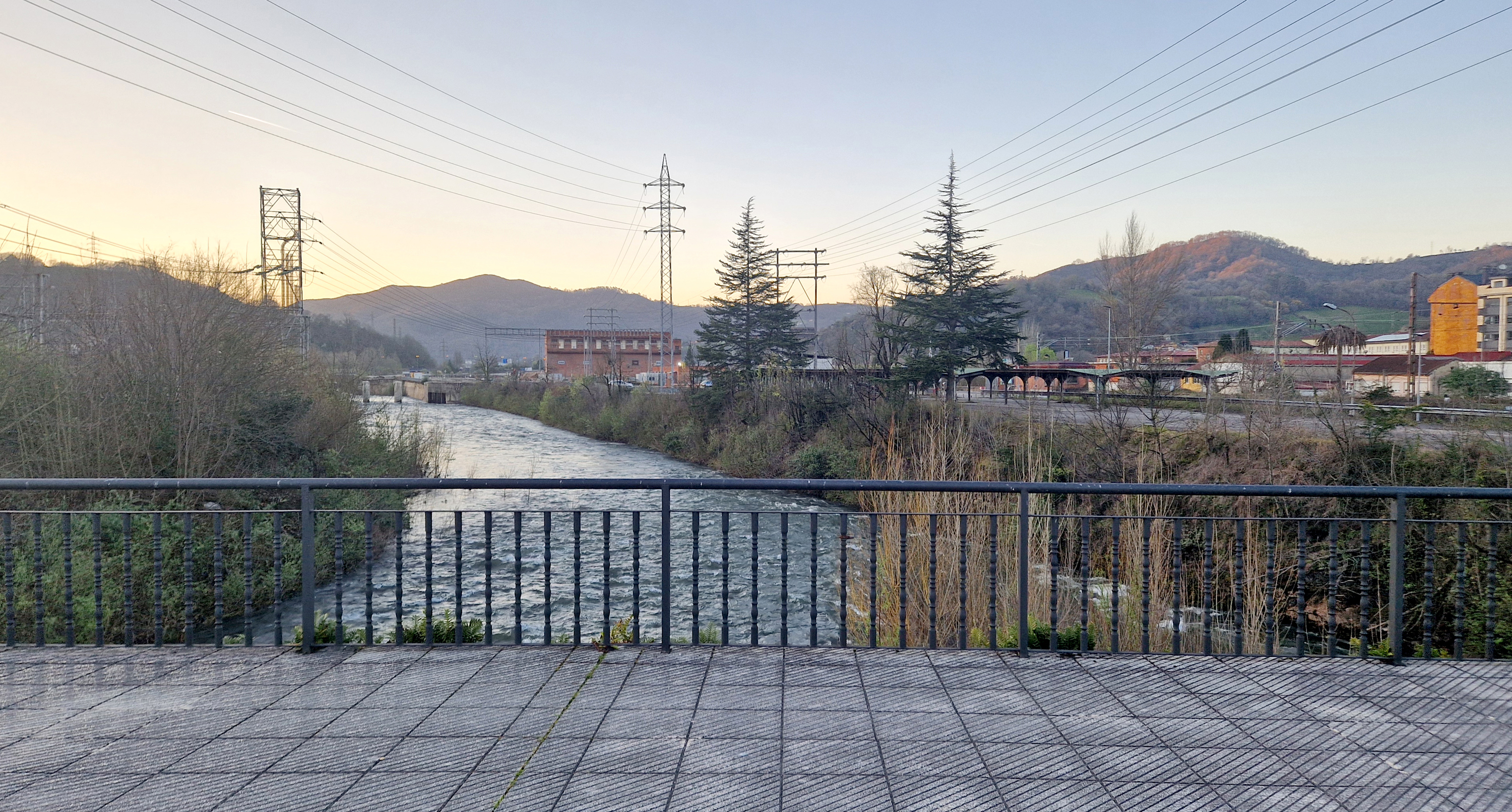 Imagen - El Principado autoriza una inversión de 8,4 millones para restaurar el río Nalón en torno a la antigua central térmica de Lada, en Langreo