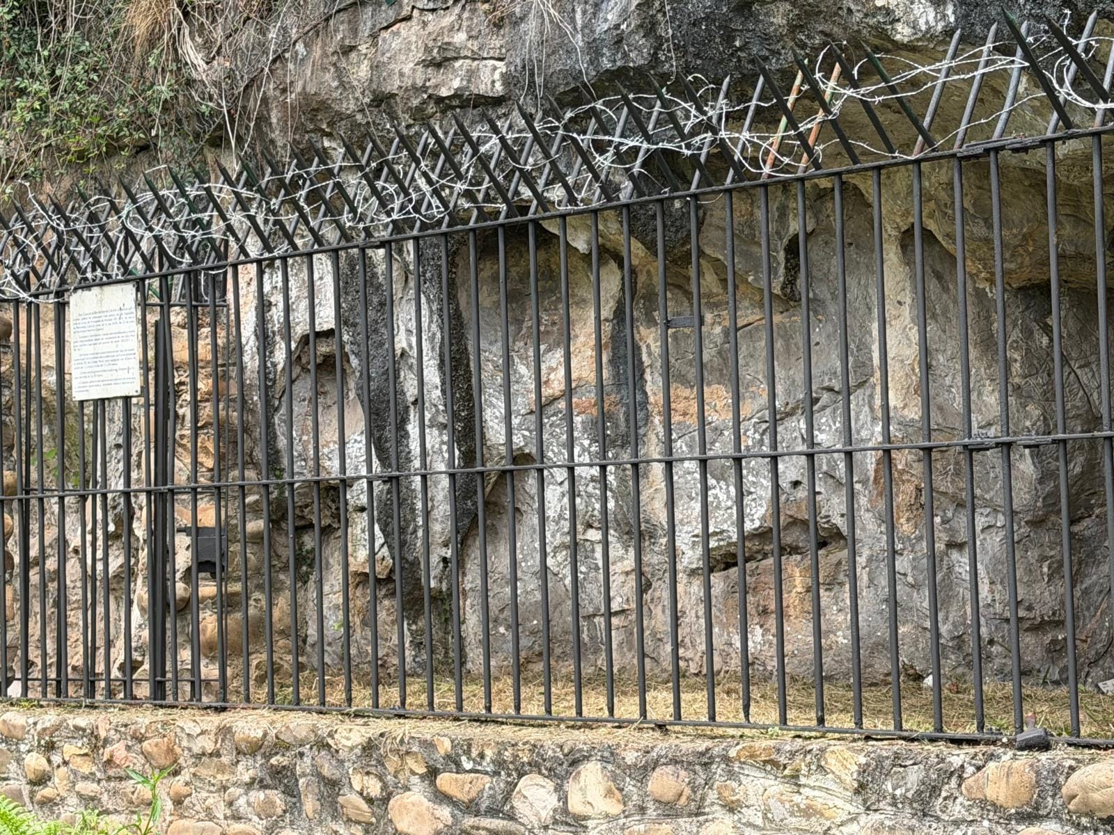 Imagen - Cultura garantiza las visitas estivales a la cueva de La Lluera con la creación de una plaza específica de guarda-guía