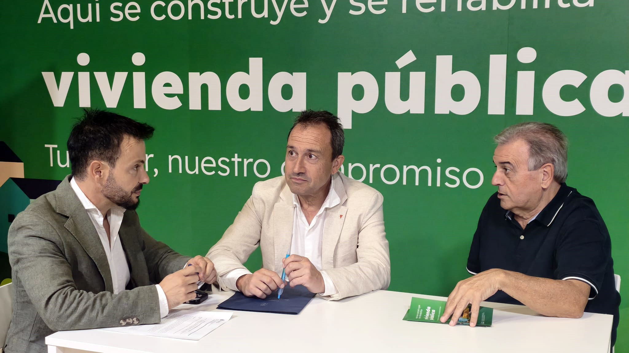 Imagen - El Principado y la UCE coinciden en la necesidad de aprobar en septiembre la ley autonómica que garantiza el acceso a una vivienda digna