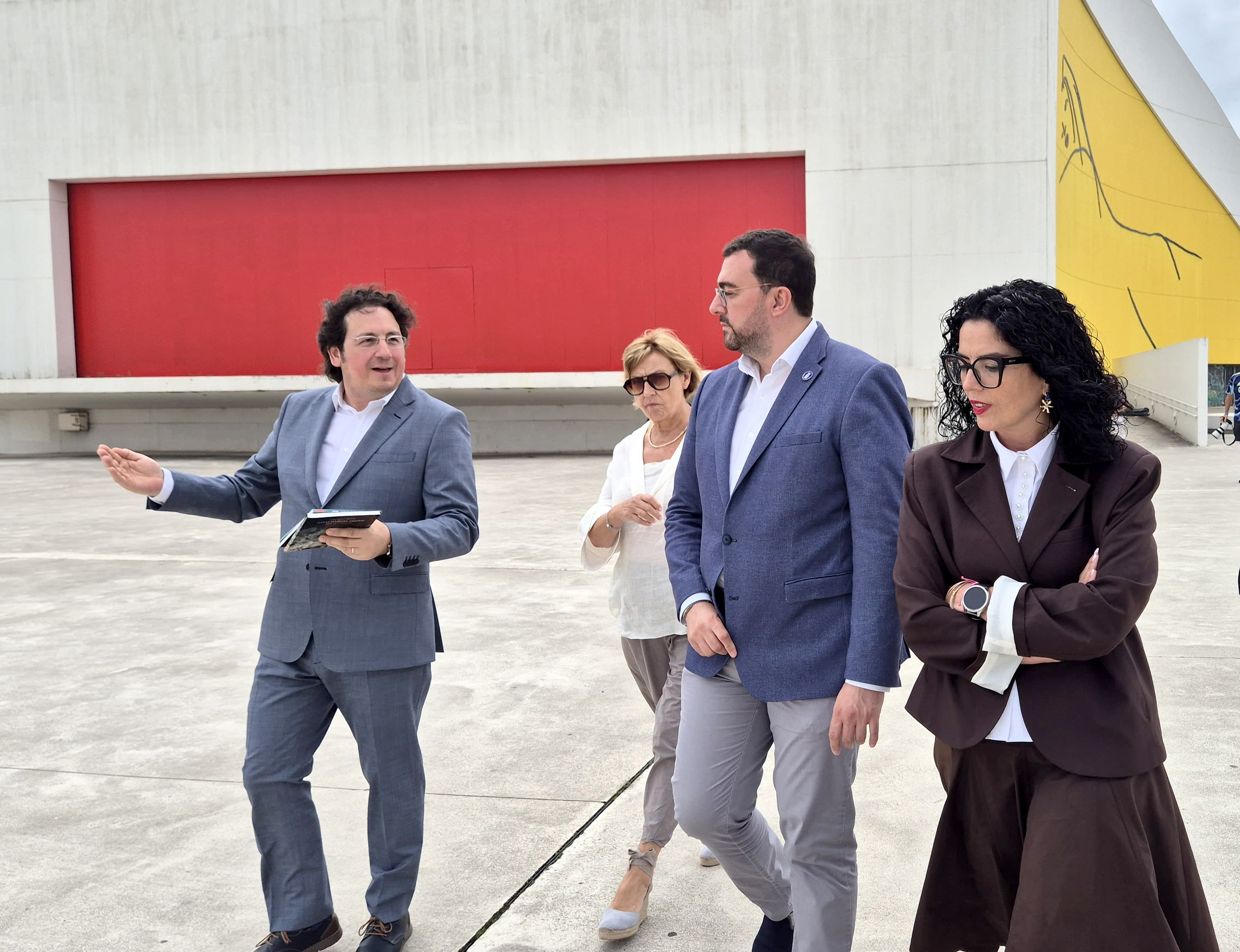Imagen - El presidente valora la oferta turística de Avilés: “La ciudad siempre se está reinventando con una apuesta clara por la innovación, la ciencia y la cultura”