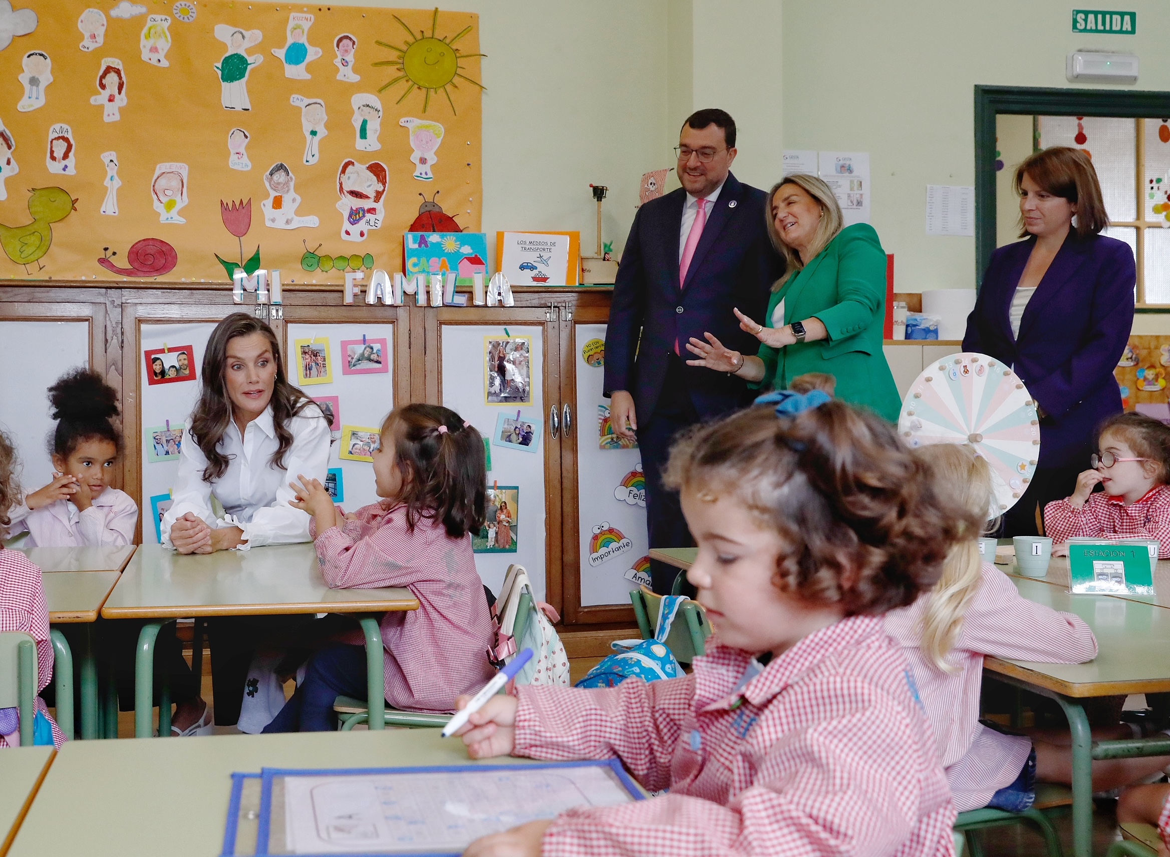 Imagen - El presidente acompaña a la reina en la inauguración del curso escolar en el Colegio Público Gesta, en el que estudió Letizia