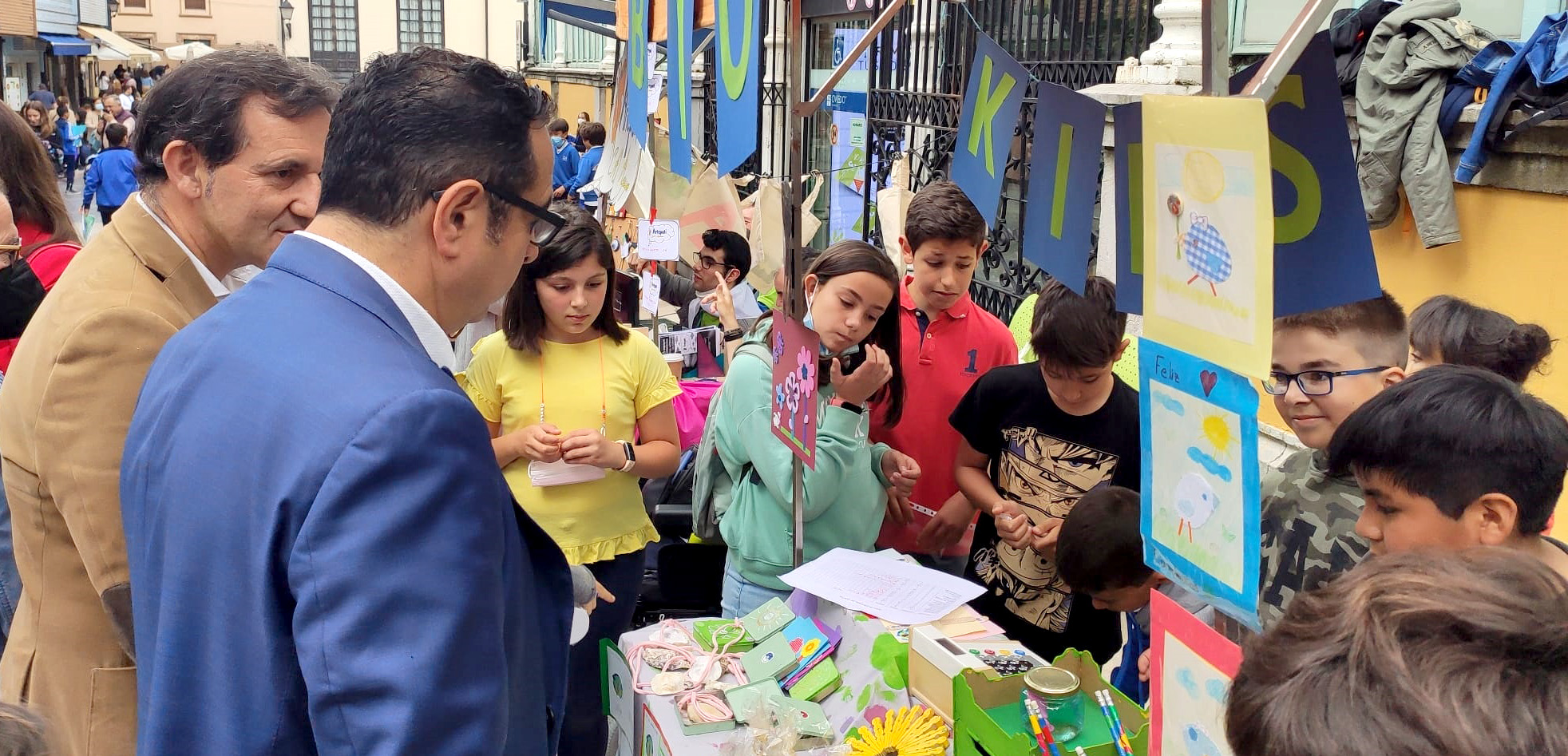 Imagen - Más de 400 estudiantes de once centros participan en Oviedo en el mercado de cooperativas escolares que impulsa Valnalón